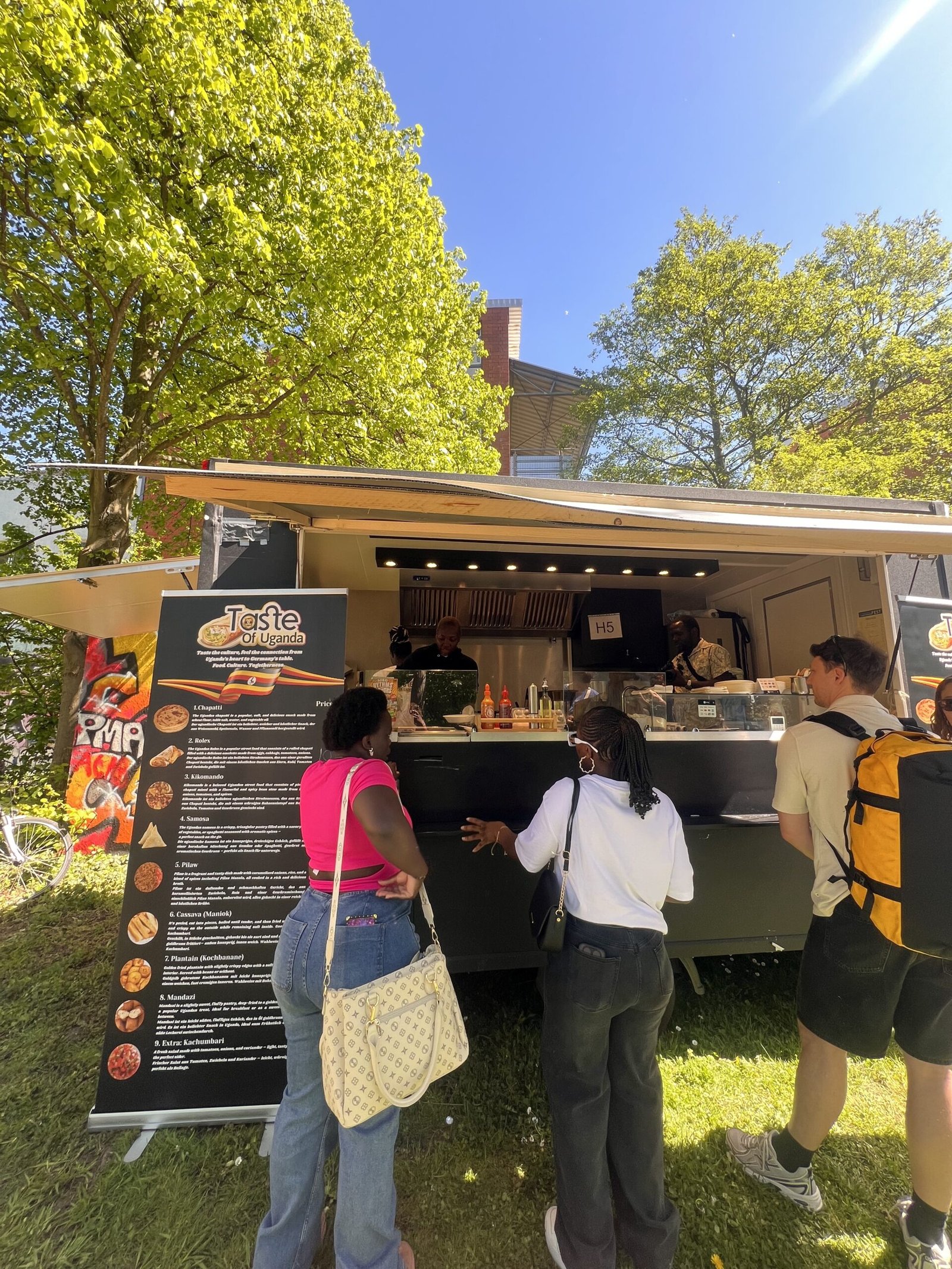 Der Taste of Uganda Foodtruck auf einem Festival